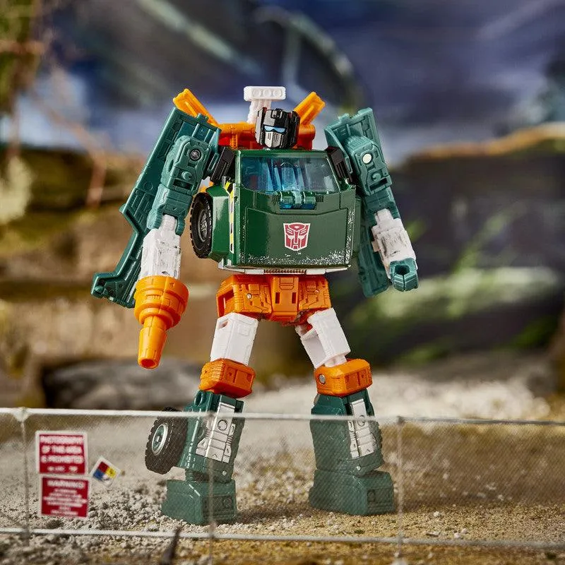 Transformers Toys Generations War for Cybertron: Earthrise Deluxe WFC-E5 Hoist Action Figure, Ages 8&Up, 5.5-inch